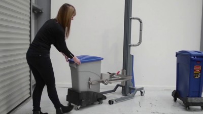 Lifturi pentru manipularea cutiilor