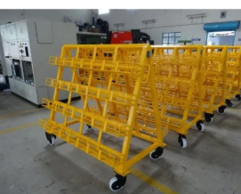 Cărucioare în formă de A pentru manipularea materiei prime