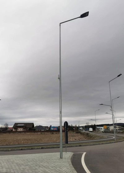 Stâlpi stradali metalici